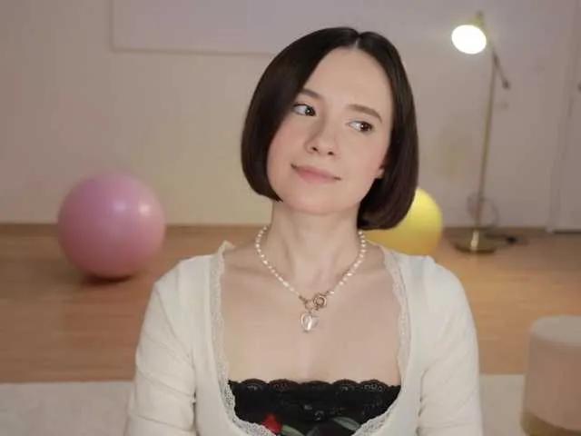 -FemaleEssence- — Freechat on BongaCams