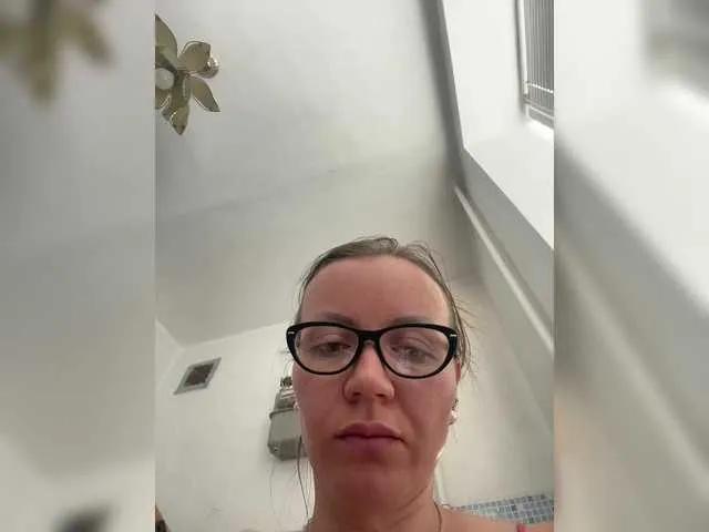 Alenushka888 on BongaCams