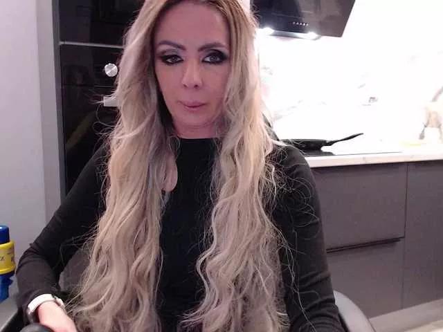 blondalina on BongaCams