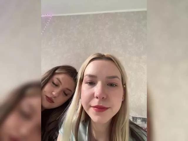 Freechat cutesmiles on BongaCams