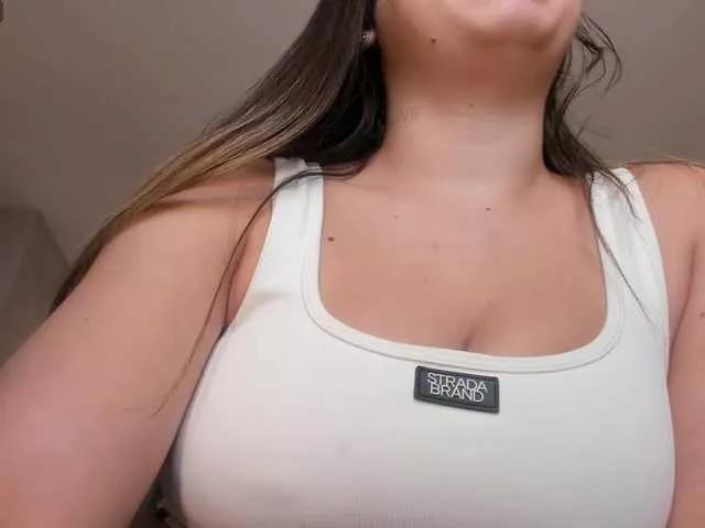 EllaClark on BongaCams