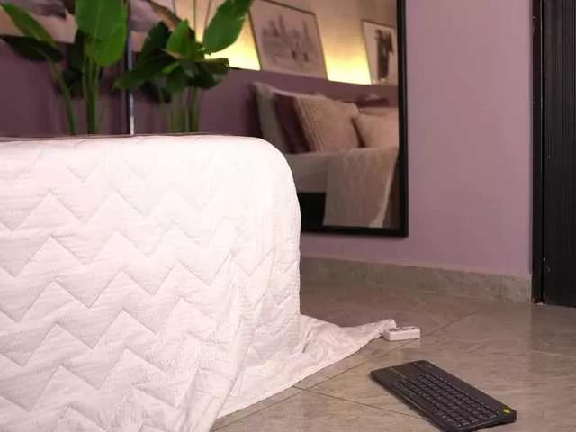 ElleDiane on BongaCams