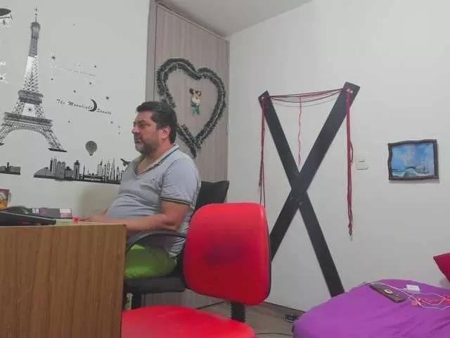 Freechat hotandfierylatinos2024 on BongaCams