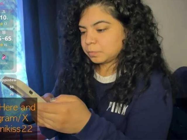 Kimmiakiss22 on BongaCams