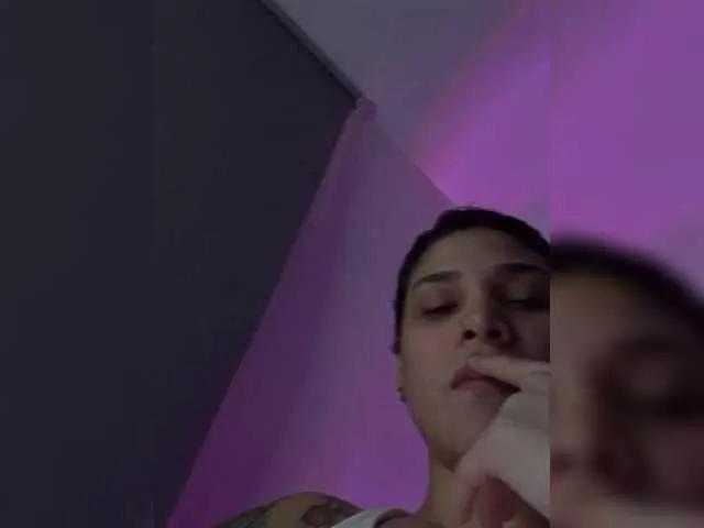 Freechat LauraR on BongaCams