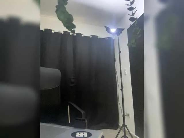 Freechat LauraR on BongaCams