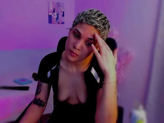 LauraR — I'm turned on by intense glances and good conversations that slowly raise the temperature.