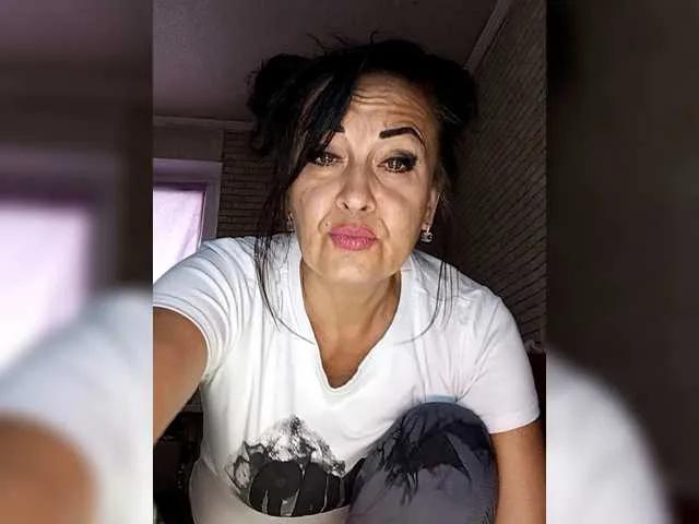 Lina-a-13 on BongaCams