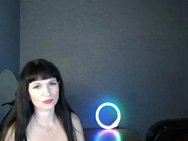 LindaElosiMilf on BongaCams