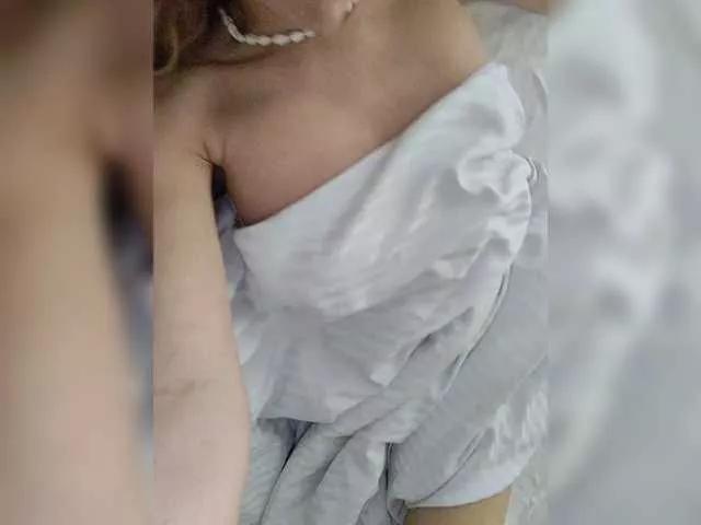 Lola3000 on BongaCams