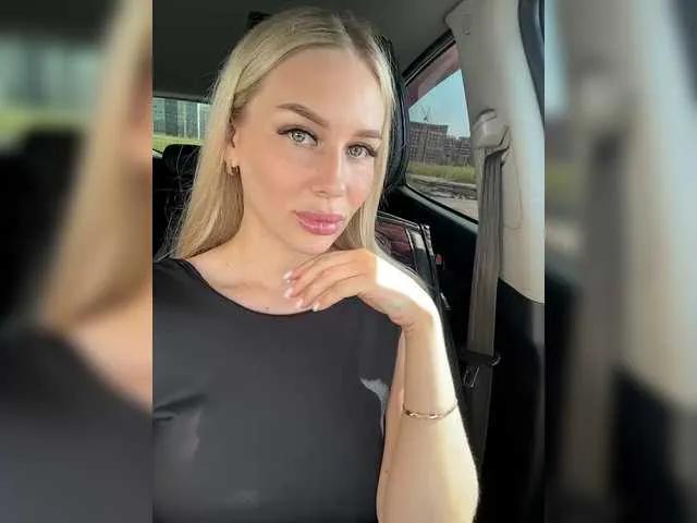 Freechat Lovensesgirl on BongaCams