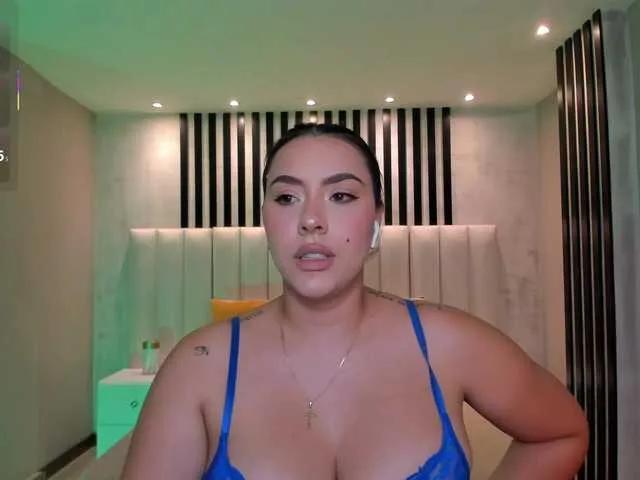 Freechat martinnaBonet on BongaCams