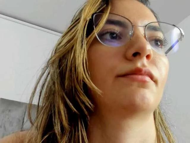 Freechat miah-baby on BongaCams