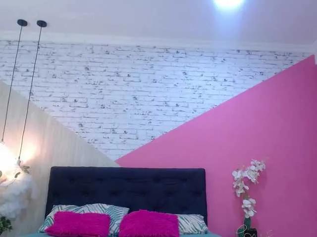 Freechat misshoney1 on BongaCams