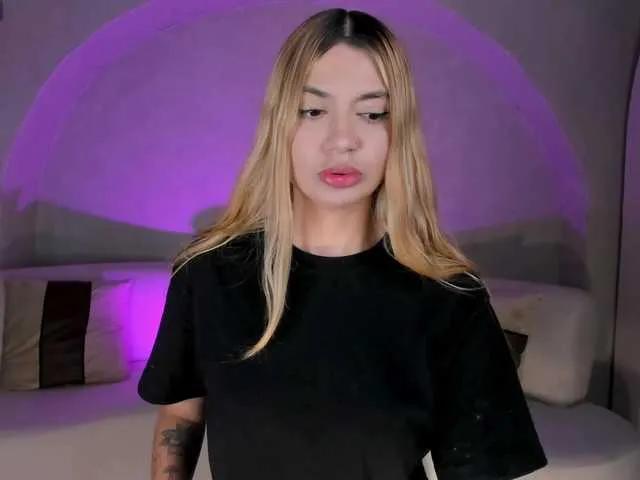 NiaHolland on BongaCams