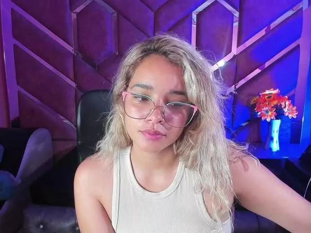 OliviaFox on BongaCams