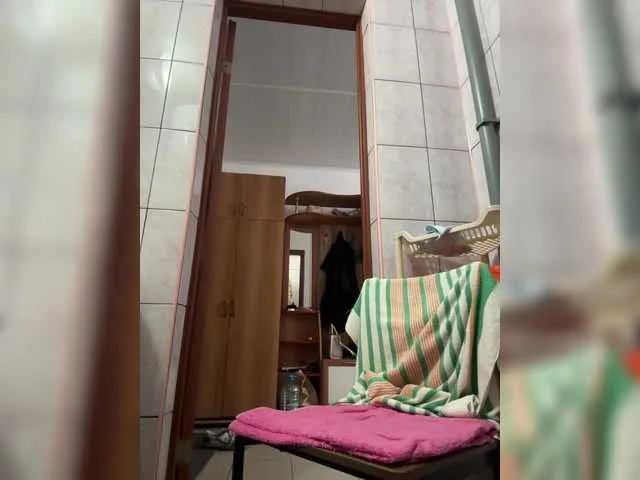 Pink-Lips on BongaCams