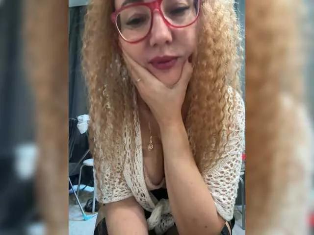 Pink-Lips on BongaCams