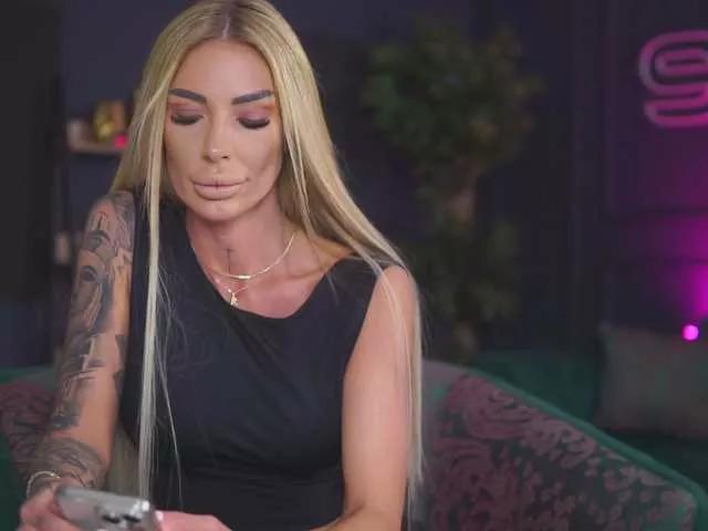 Freechat RaquelleVon on BongaCams