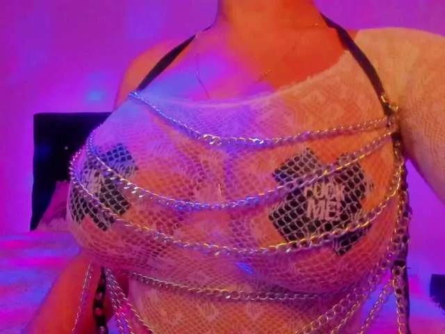 Freechat SashaBlue on BongaCams