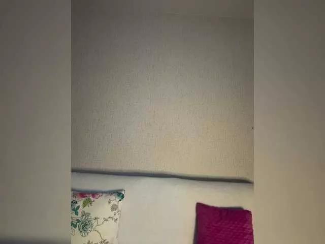 Freechat Sun-Balm on BongaCams