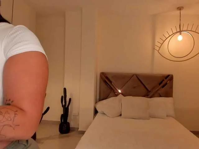 Freechat ToriCross on BongaCams