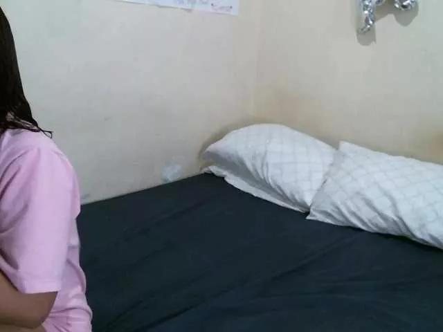 twofunnybitches on BongaCams