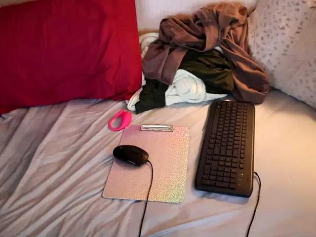 XxpixeyxX on BongaCams