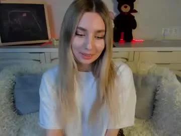 chloe_lov_ on Chaturbate