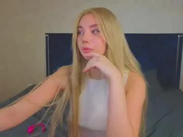 chloe_lov_ on Chaturbate