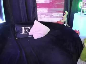 Freechat elle4you on Chaturbate
