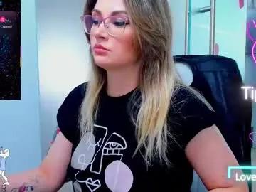 Freechat evelyne_rose on Chaturbate