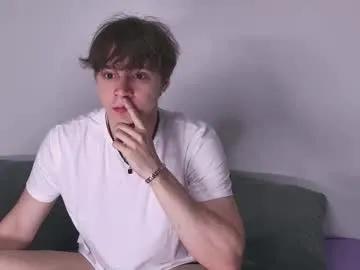 Freechat hugebangins_ on Chaturbate