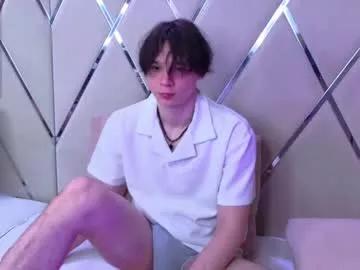 Freechat hugebangins_ on Chaturbate