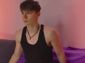Freechat hugebangins_ on Chaturbate