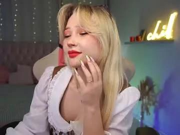 Freechat laurawifeness on Chaturbate