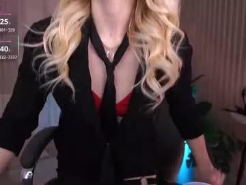 Freechat laurawifeness on Chaturbate