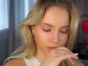 lipswithsmileonthem on Chaturbate