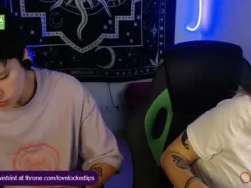 lovelockedlips on Chaturbate