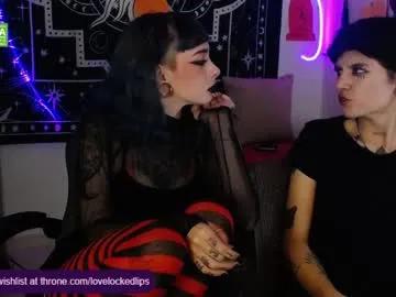 lovelockedlips on Chaturbate