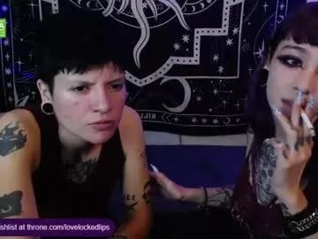 lovelockedlips on Chaturbate