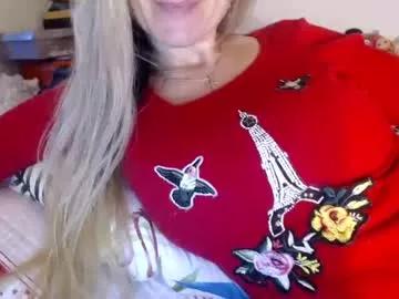 Freechat lovelywoman23 on Chaturbate