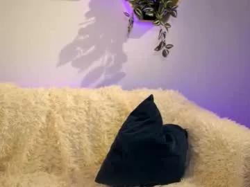 petitegonwiild on Chaturbate