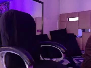 Freechat queenjenn__ on Chaturbate