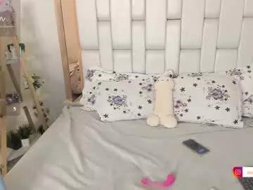 Freechat rosannaking on Chaturbate