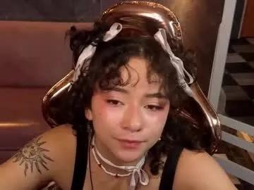 sunny2_b on Chaturbate