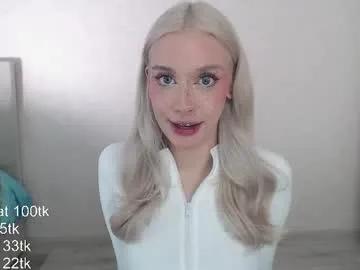 vickyfuckingdoll on Chaturbate
