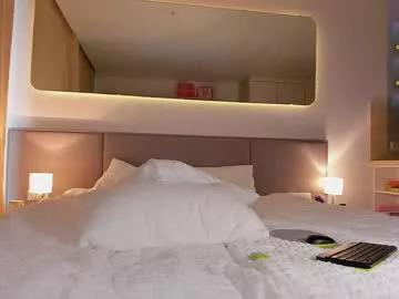 wow_peach_girl on Chaturbate