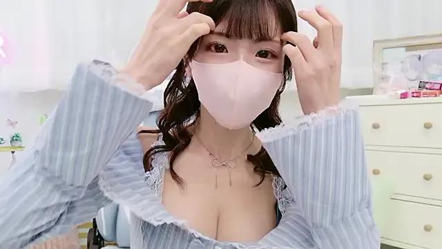 -minami- on StripChat