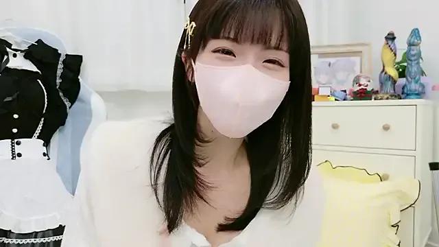 -minami- on StripChat